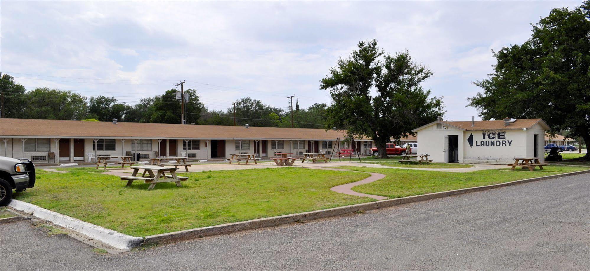 Andrews Motor Inn Extérieur photo